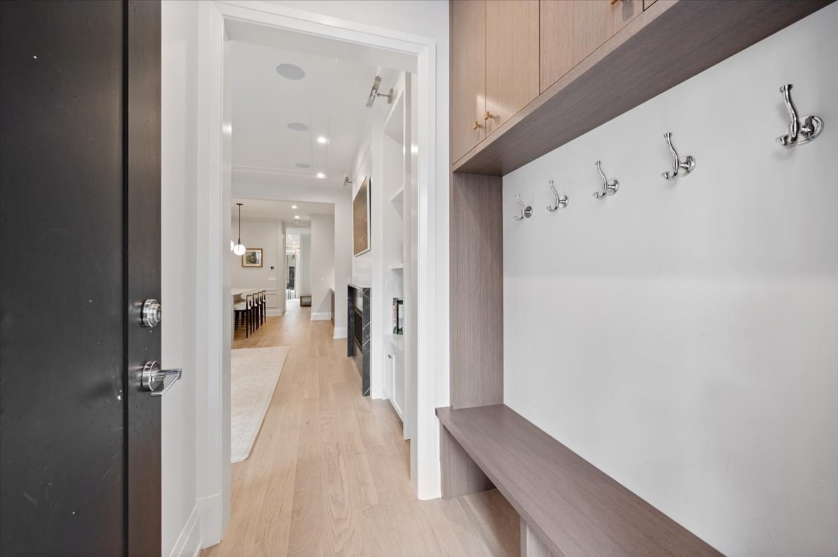 2711 N Dayton Street Unit: 1