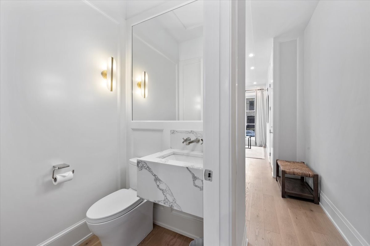 2711 N Dayton Street Unit: 1