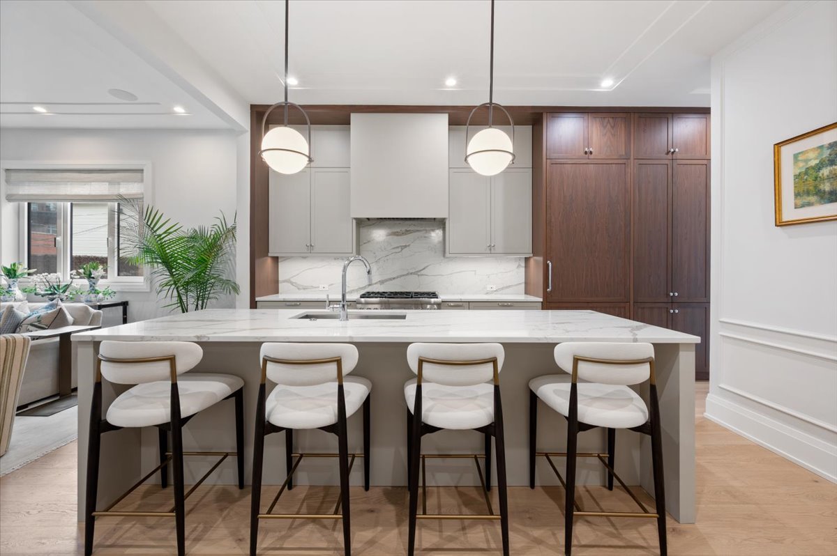 2711 N Dayton Street Unit: 1