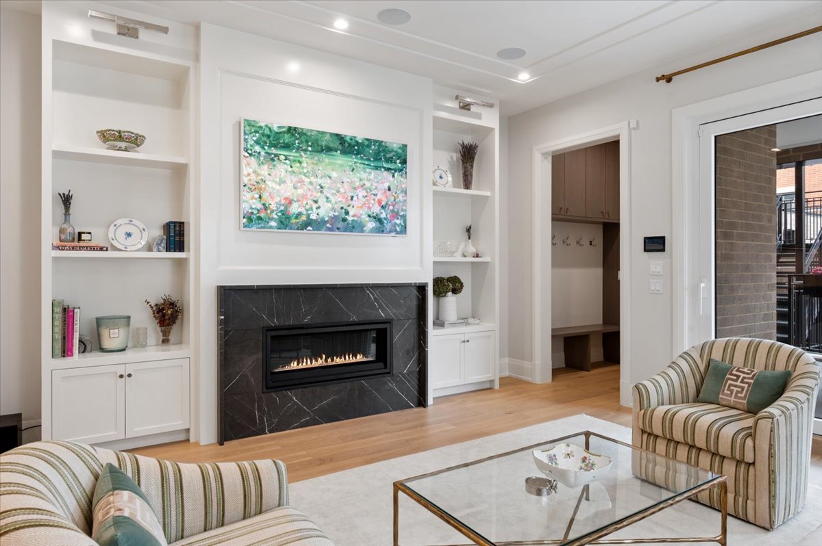 2711 N Dayton Street Unit: 1