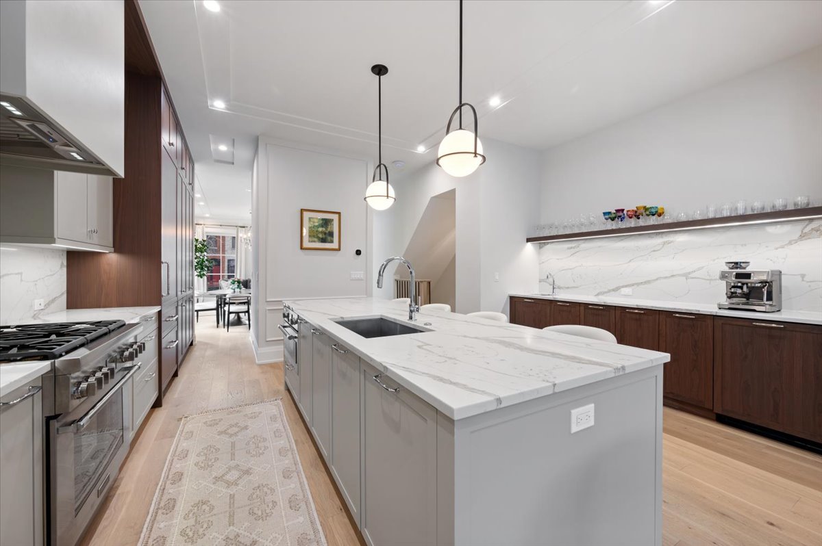 2711 N Dayton Street Unit: 1
