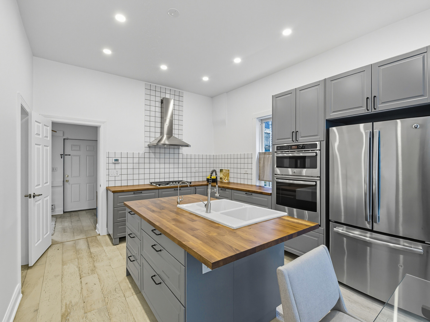 3306 W Le Moyne Street