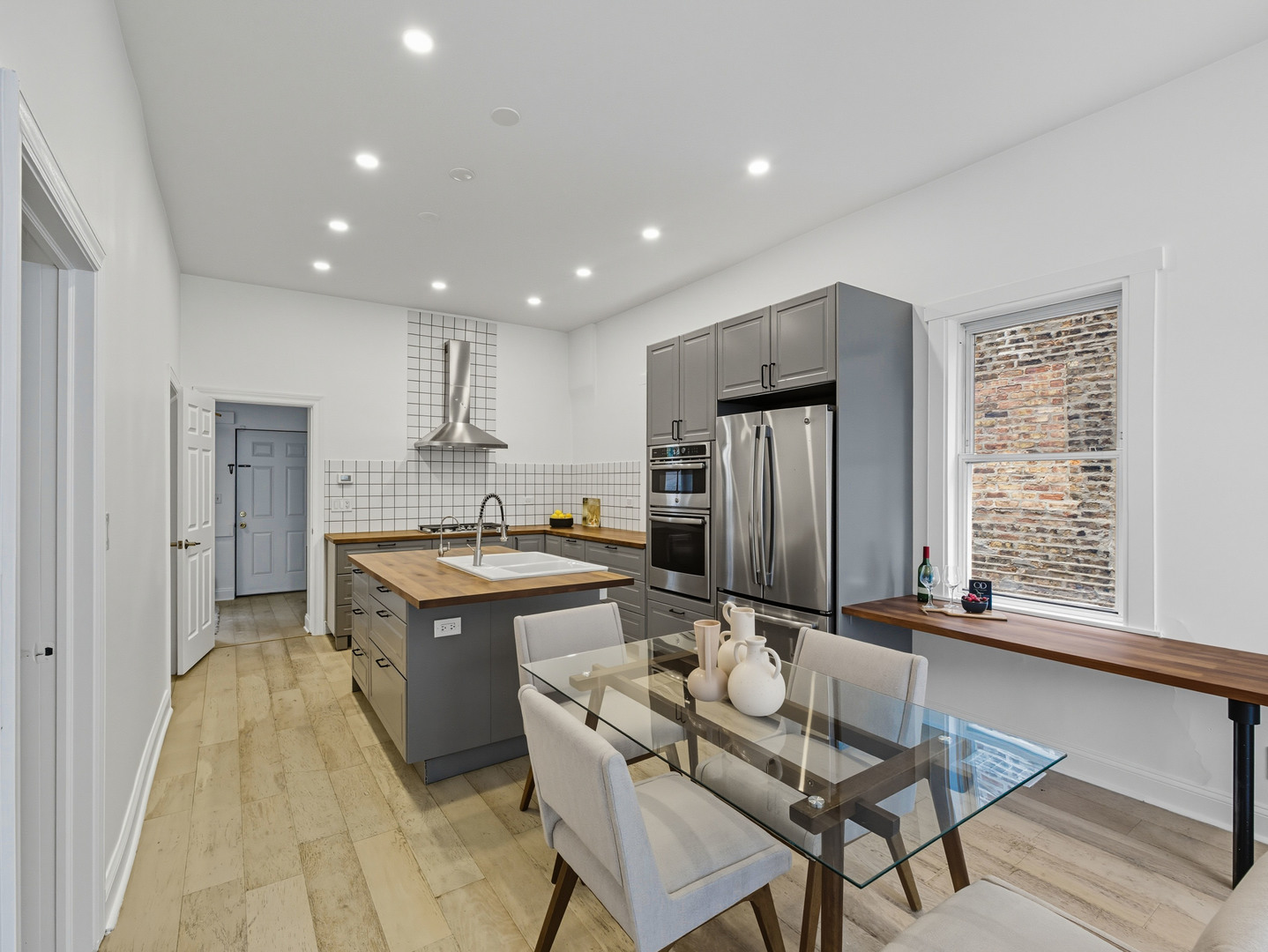 3306 W Le Moyne Street