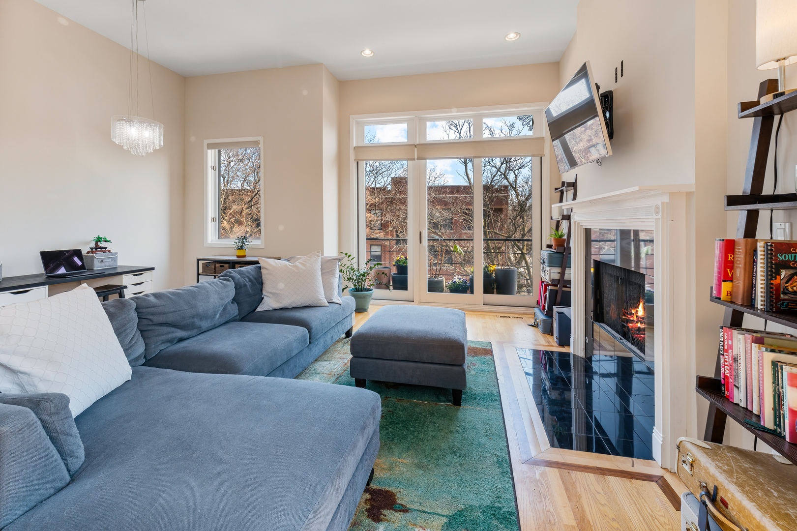 832 N Washtenaw Avenue Unit: 3