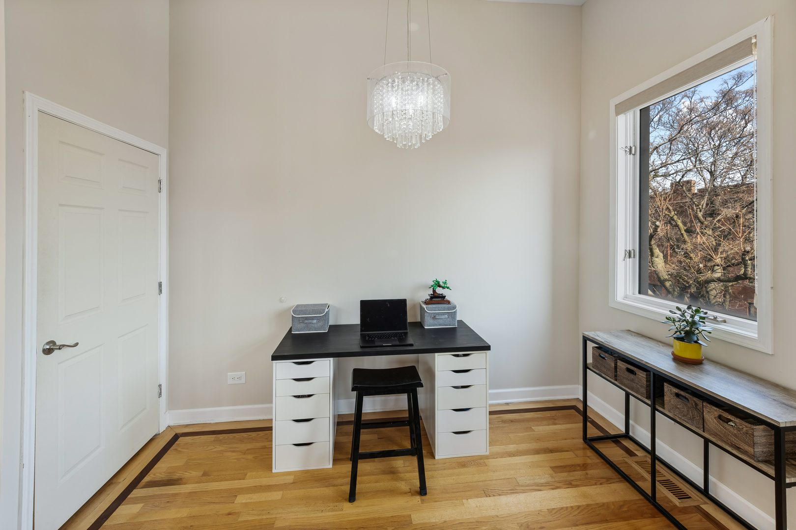 832 N Washtenaw Avenue Unit: 3