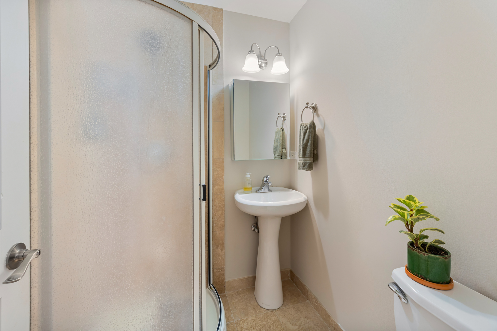 832 N Washtenaw Avenue Unit: 3