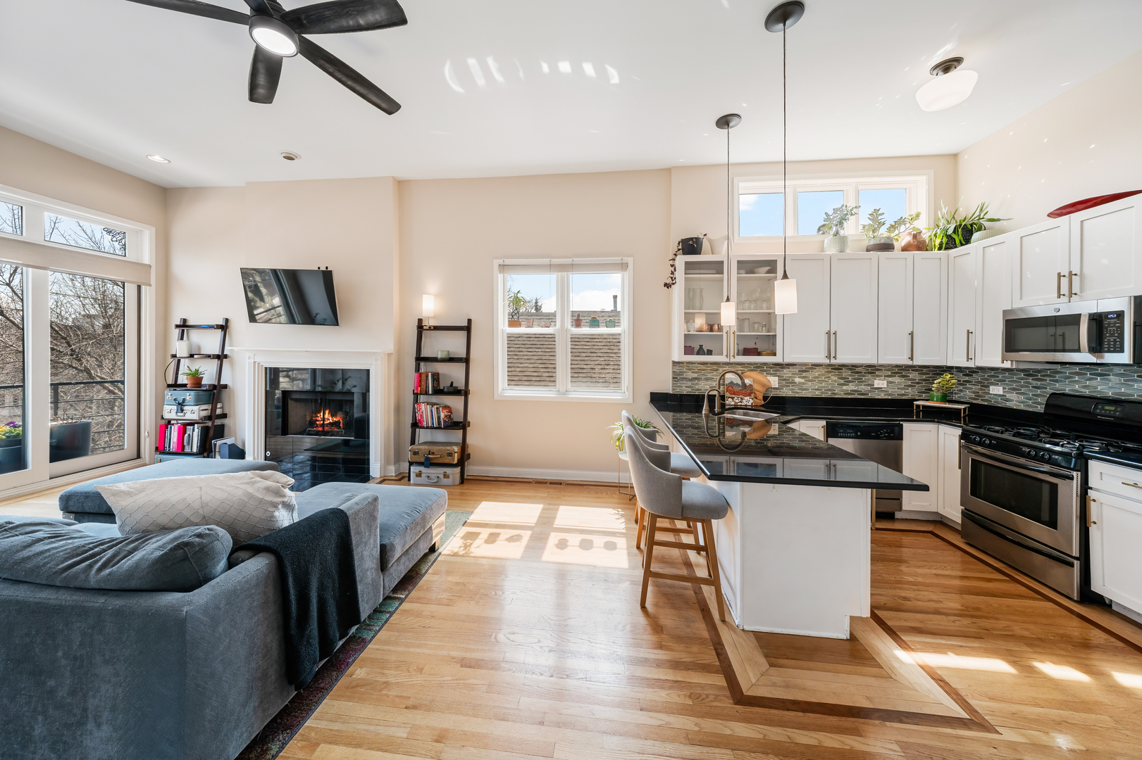 832 N Washtenaw Avenue Unit: 3