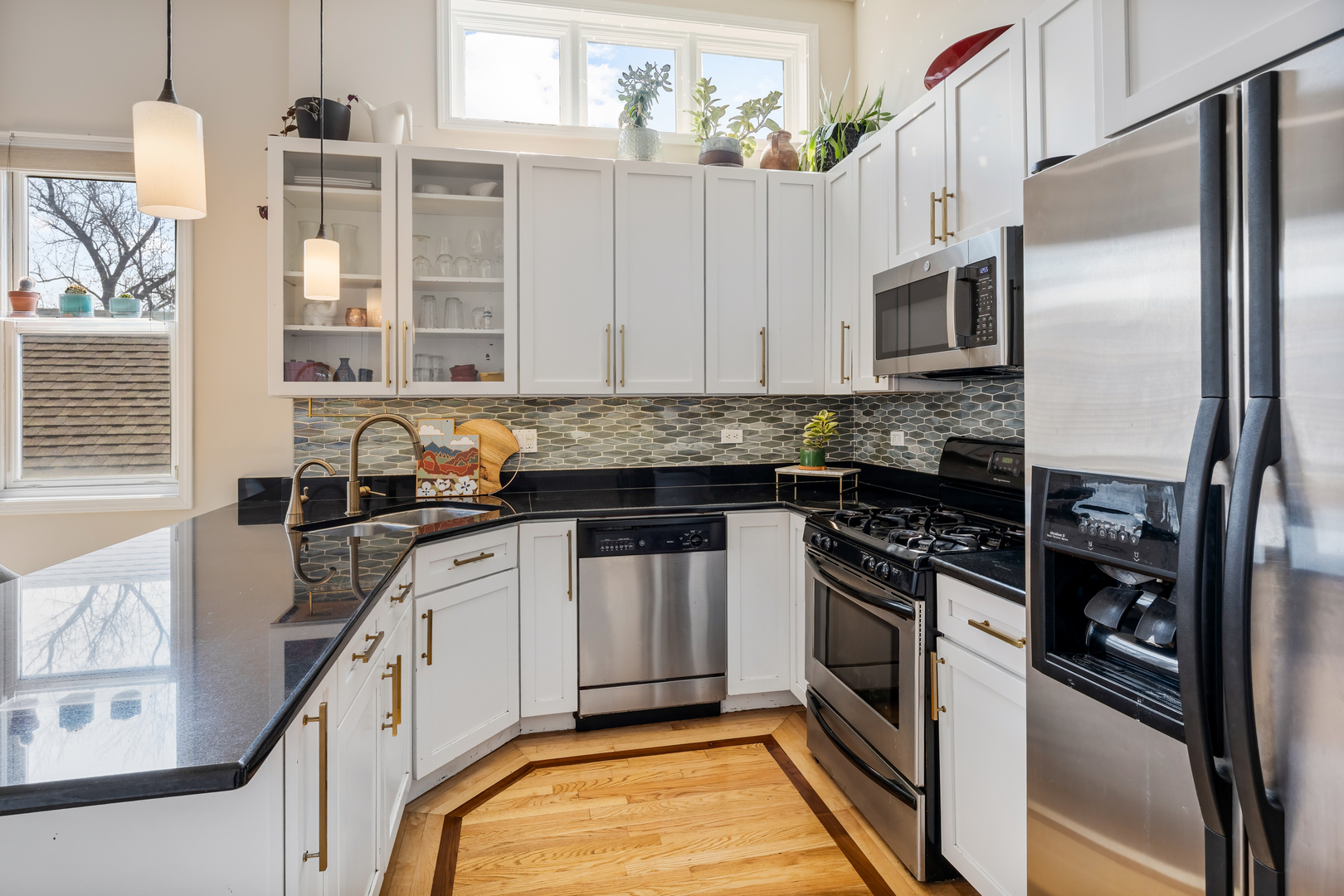 832 N Washtenaw Avenue Unit: 3