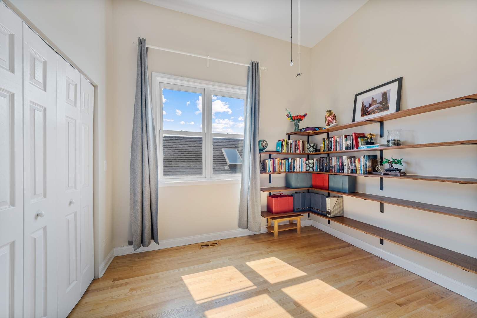 832 N Washtenaw Avenue Unit: 3