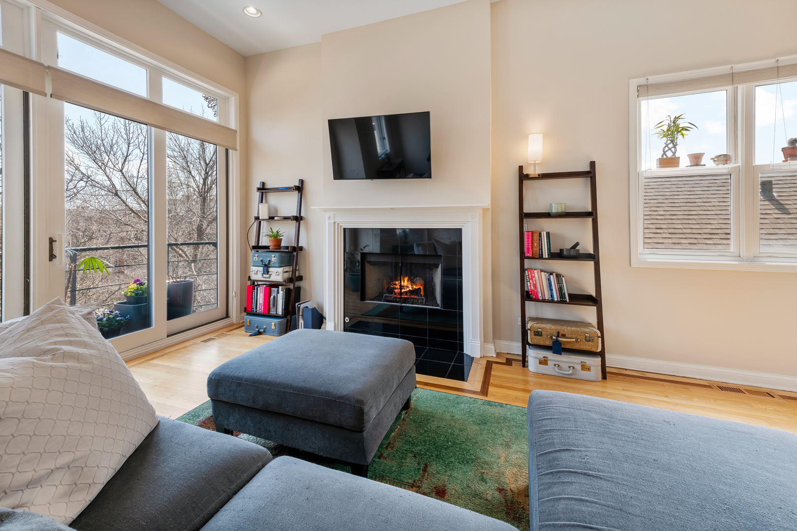 832 N Washtenaw Avenue Unit: 3