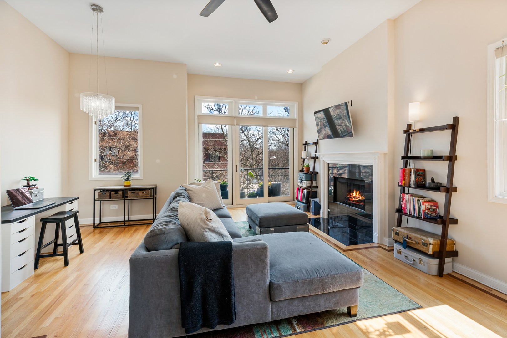 832 N Washtenaw Avenue Unit: 3