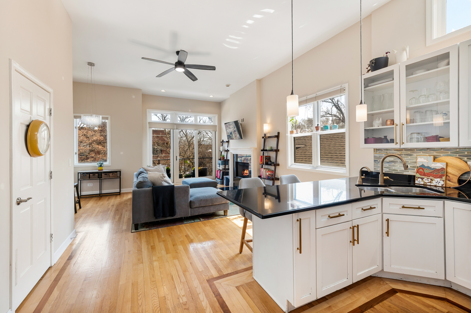 832 N Washtenaw Avenue Unit: 3