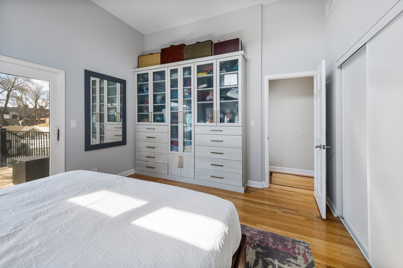 832 N Washtenaw Avenue Unit: 3