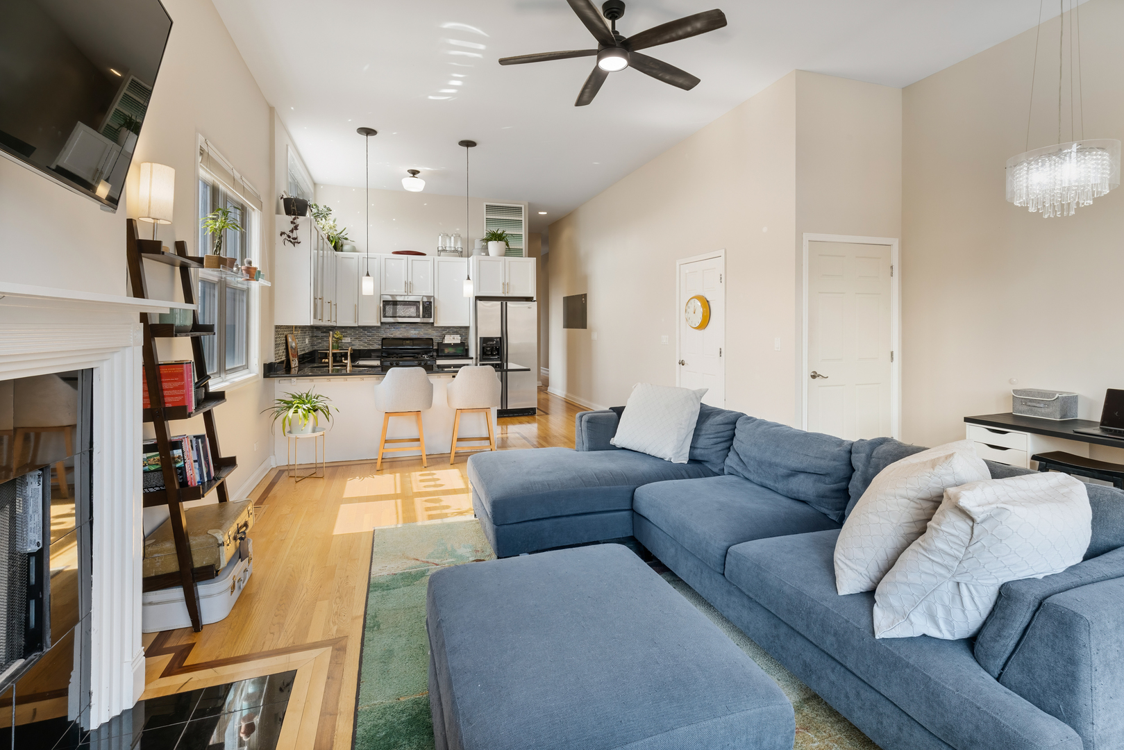 832 N Washtenaw Avenue Unit: 3
