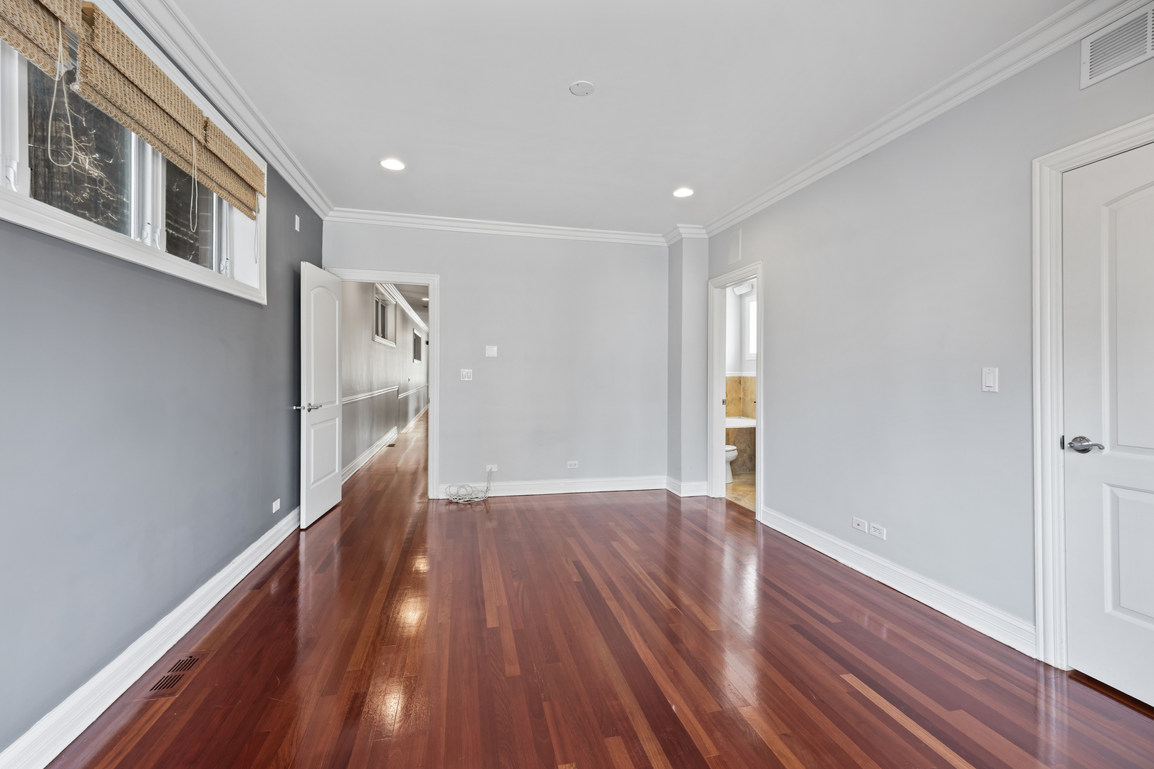 932 W BARRY Avenue Unit: 1