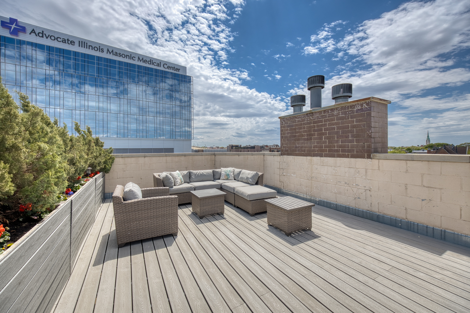 932 W BARRY Avenue Unit: 1