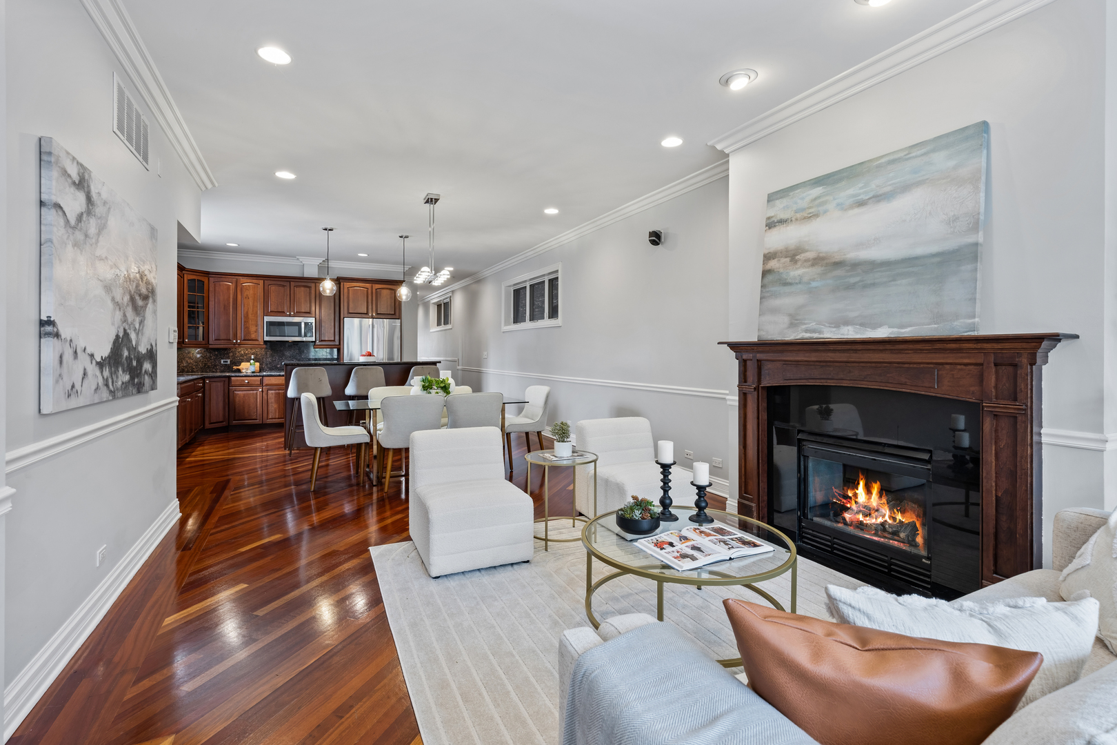 932 W BARRY Avenue Unit: 1