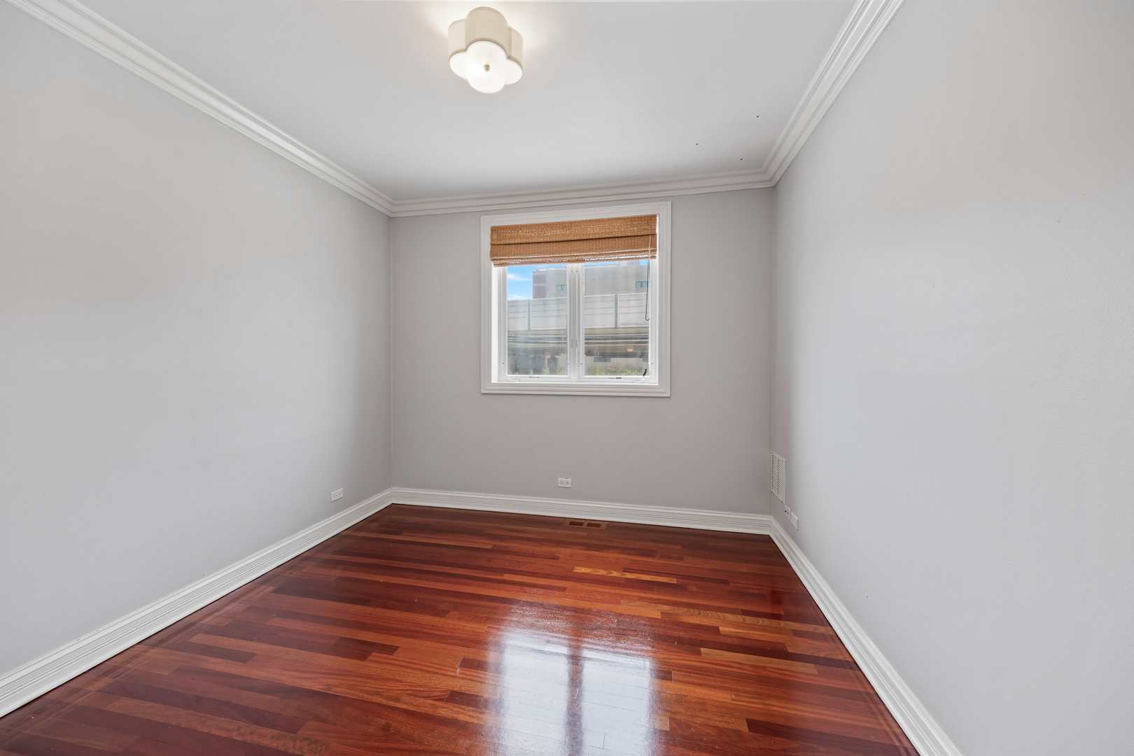 932 W BARRY Avenue Unit: 1
