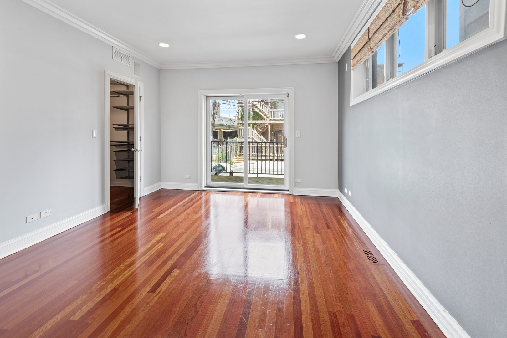 932 W BARRY Avenue Unit: 1