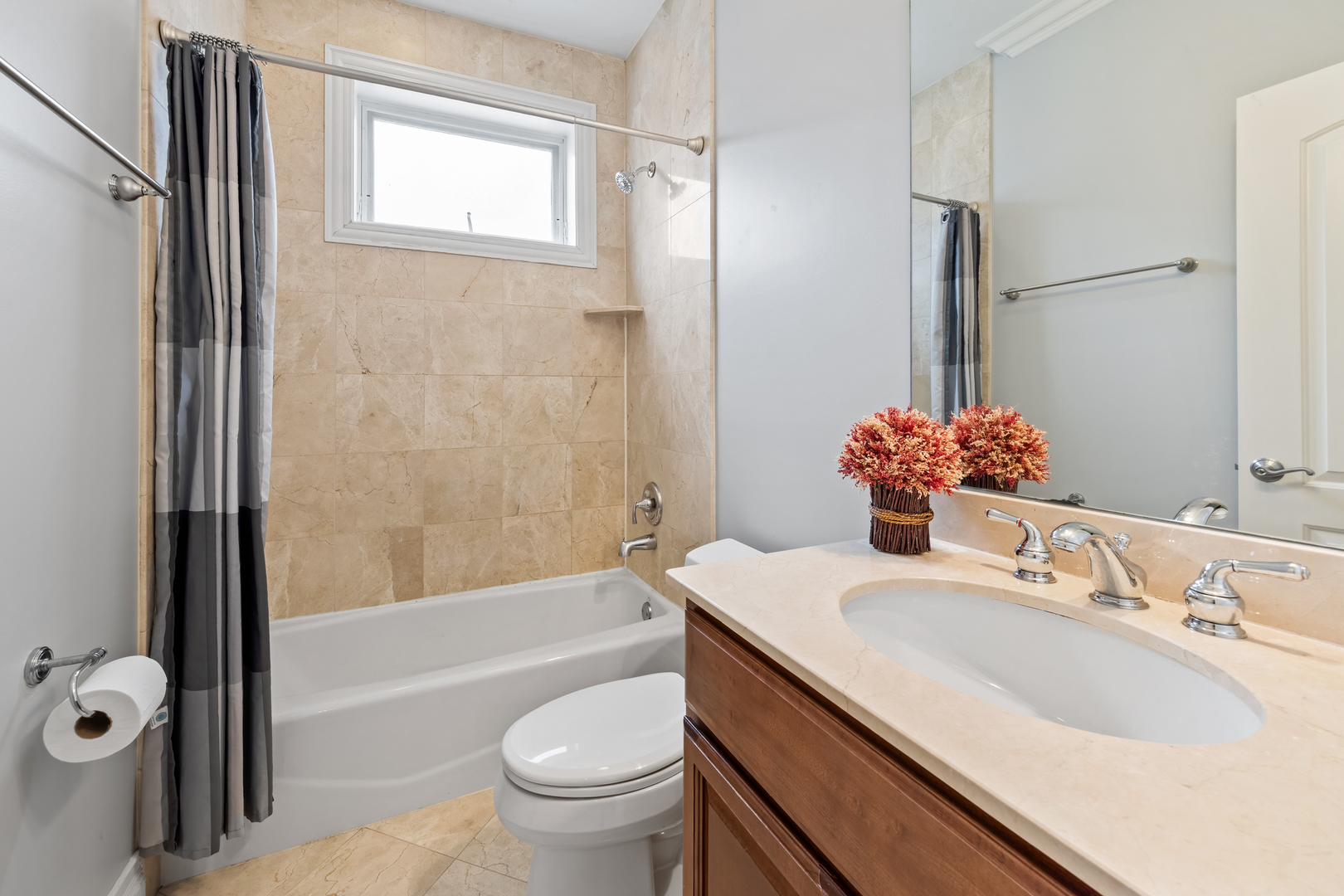 932 W BARRY Avenue Unit: 1