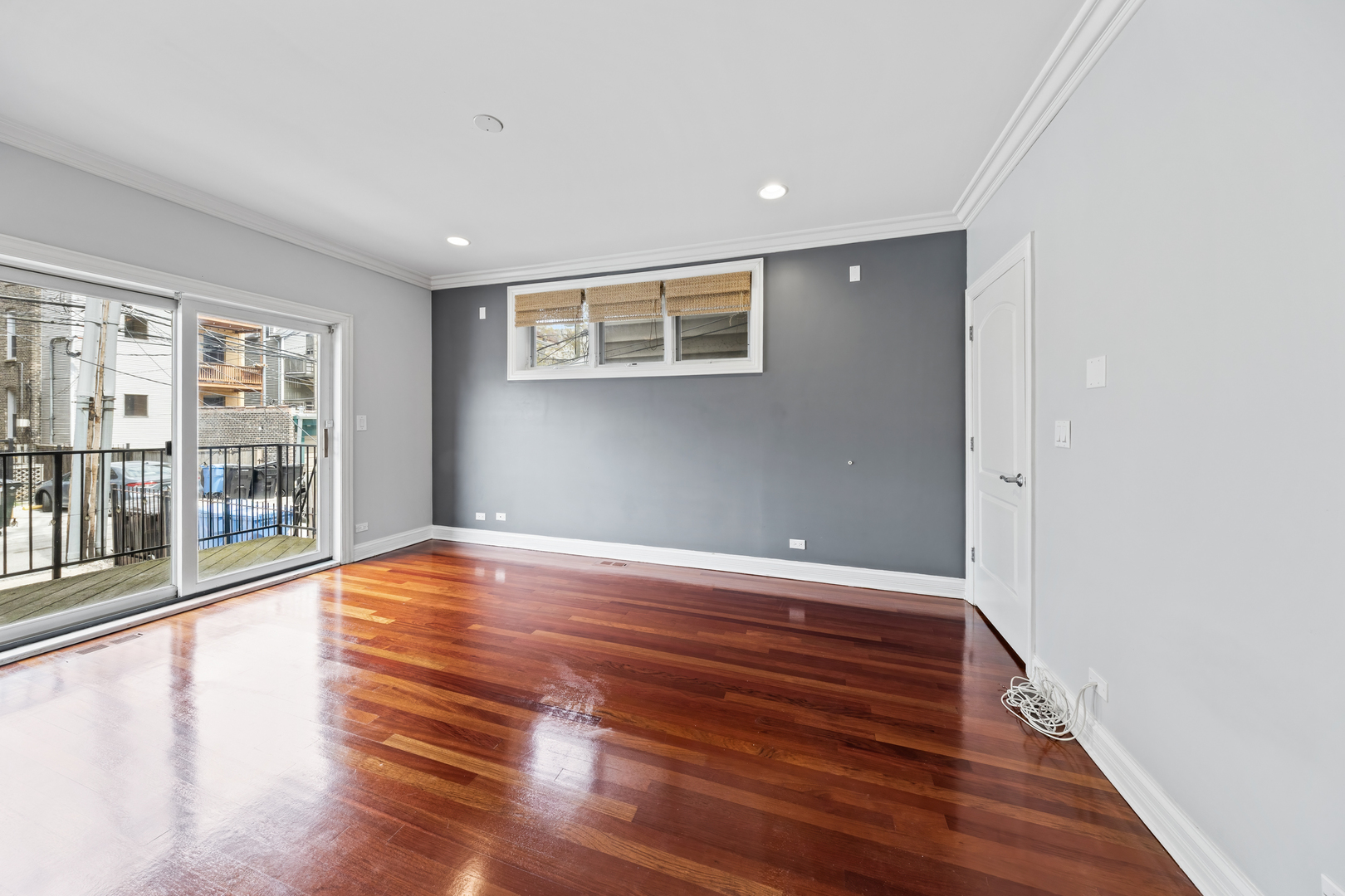 932 W BARRY Avenue Unit: 1