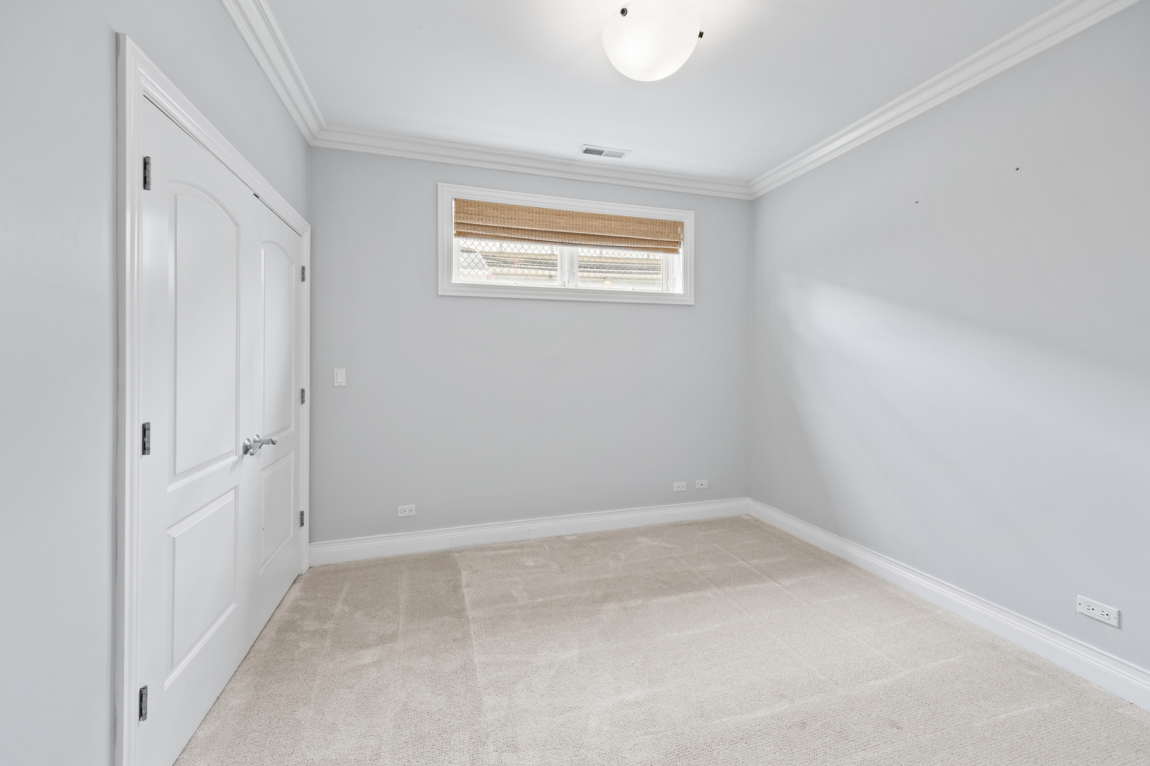932 W BARRY Avenue Unit: 1