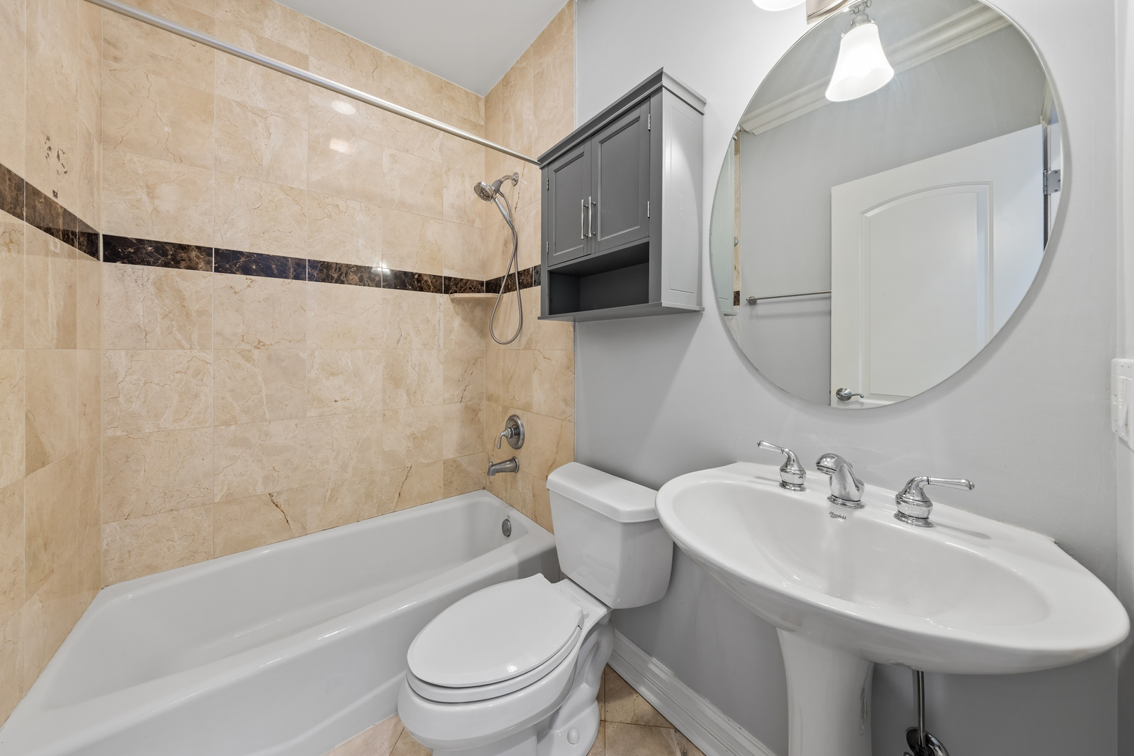 932 W BARRY Avenue Unit: 1