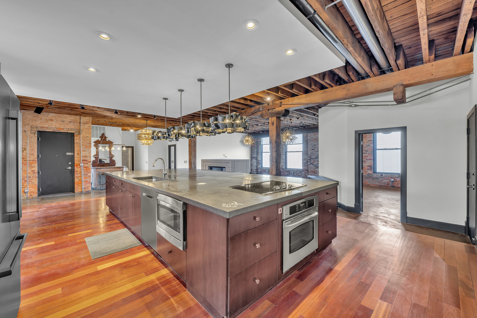 2419 W 14TH Street Unit: 2S