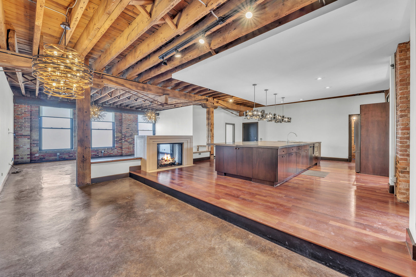 2419 W 14TH Street Unit: 2S
