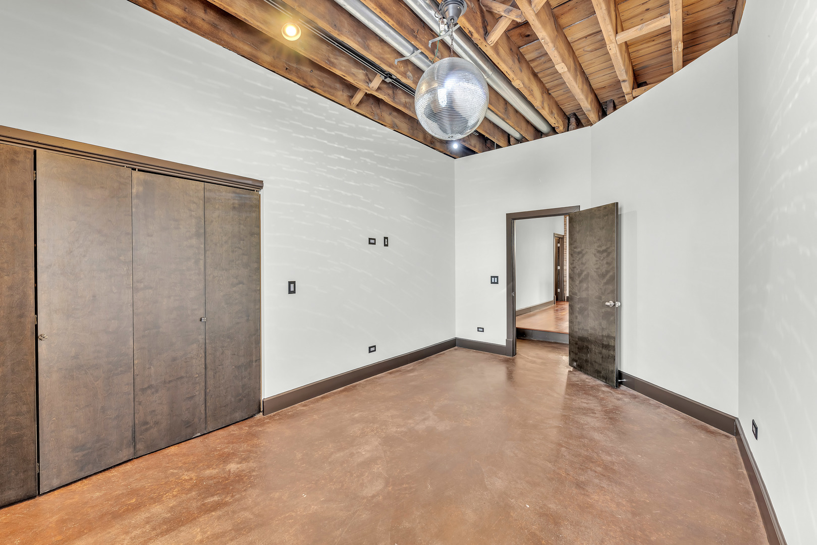 2419 W 14TH Street Unit: 2S
