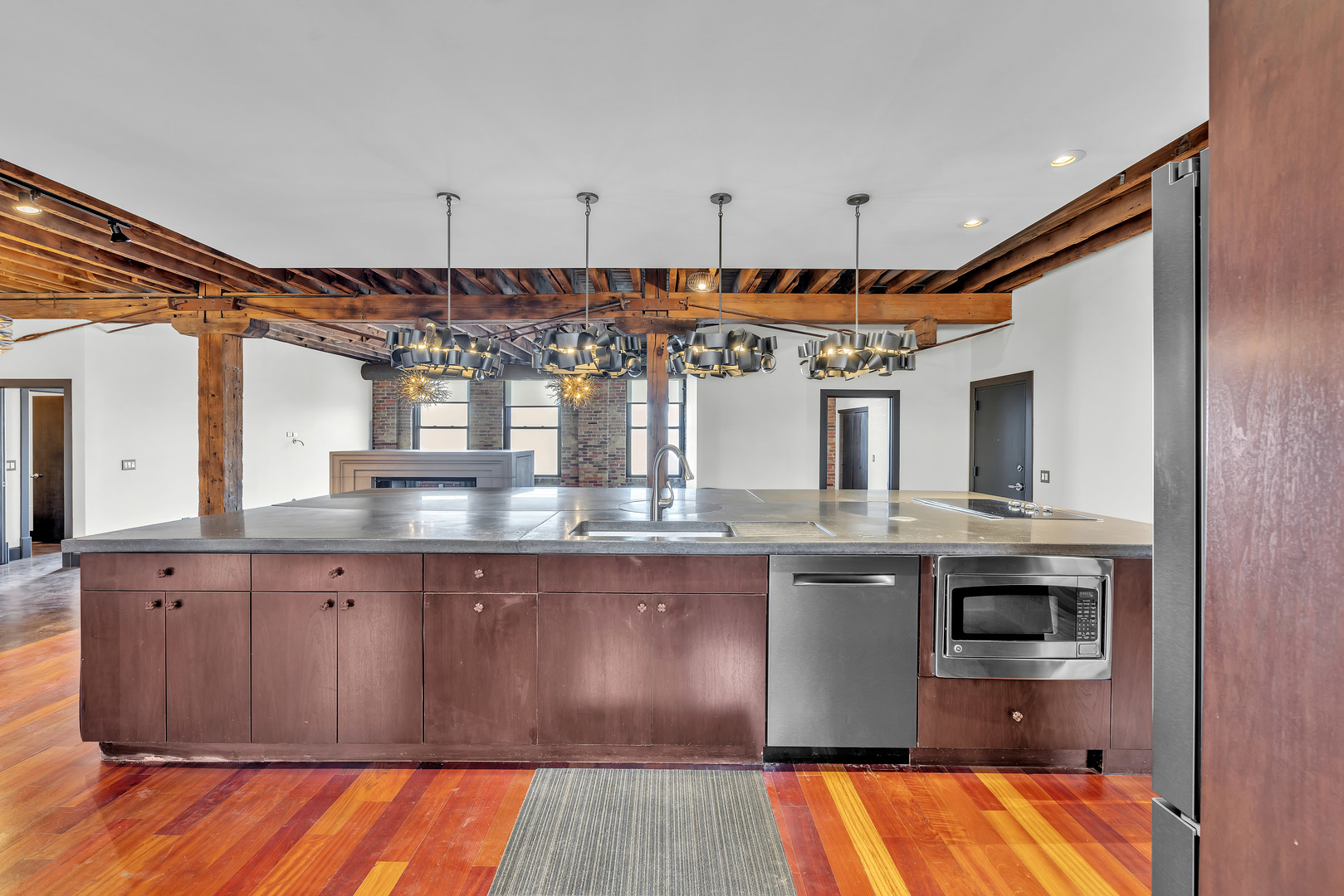 2419 W 14TH Street Unit: 2S