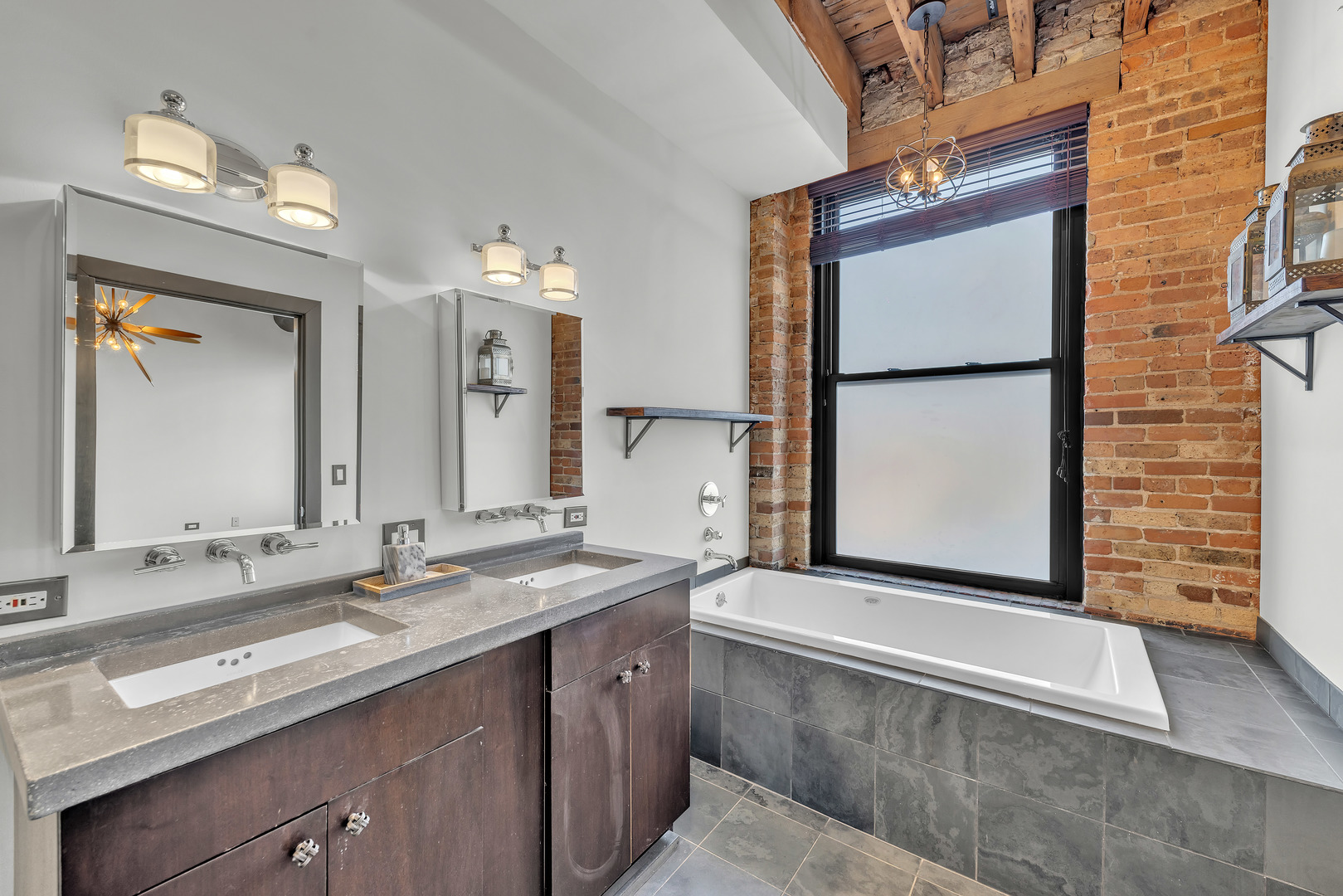 2419 W 14TH Street Unit: 2S