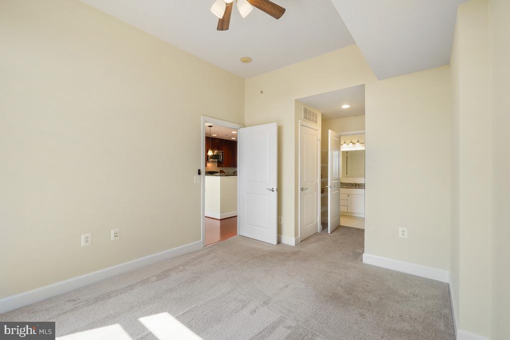 3650 S Glebe Rd #653