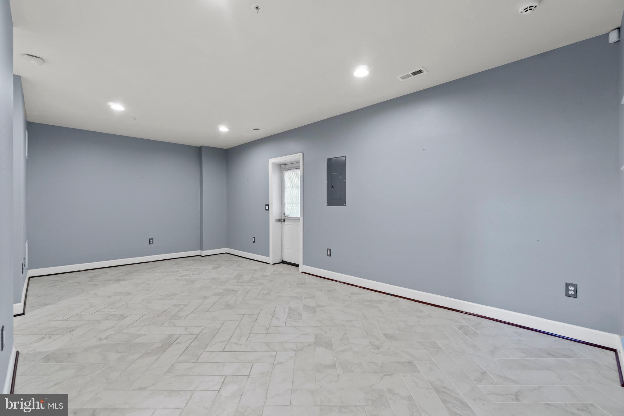 543 TRIADELPHIA WAY