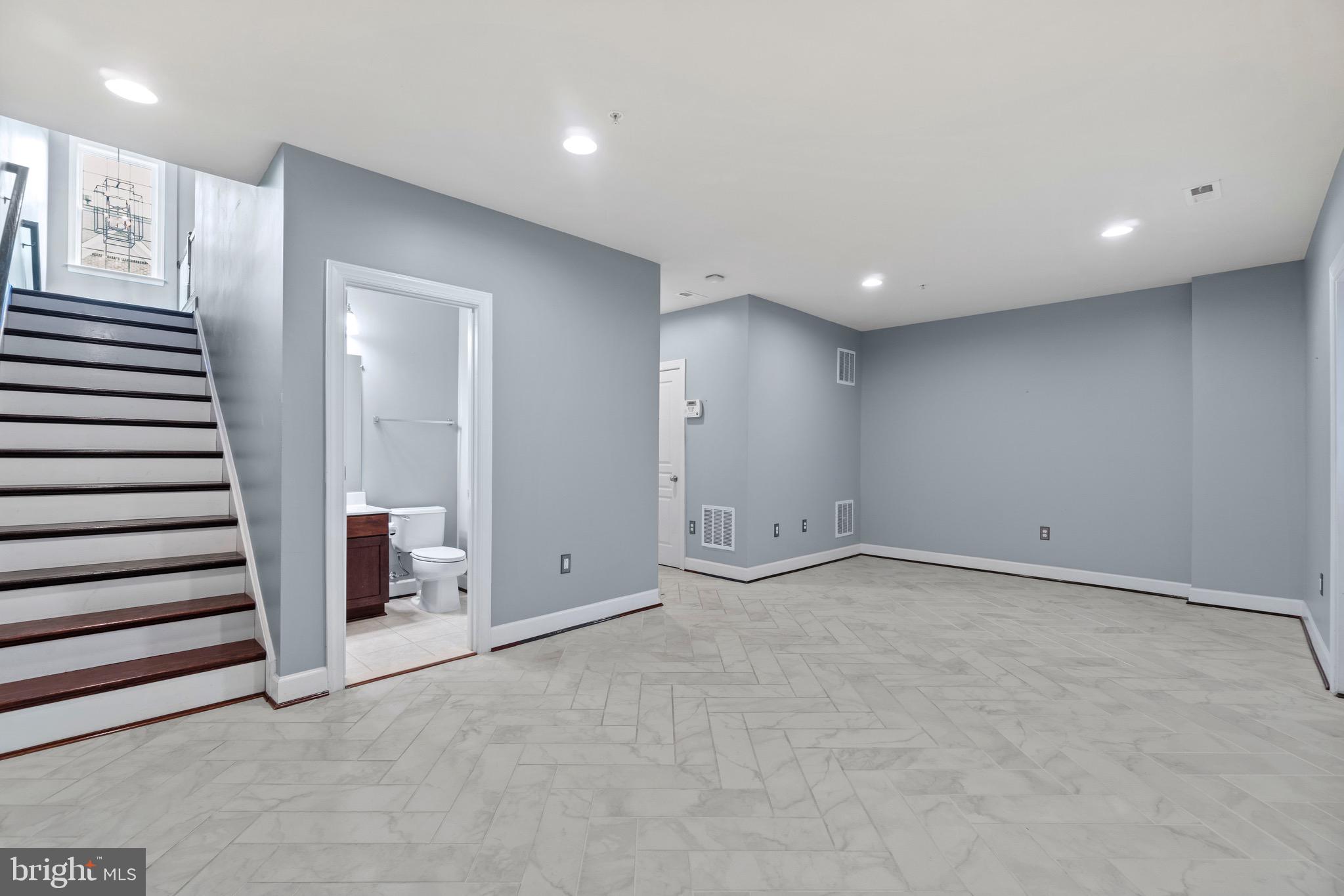 543 TRIADELPHIA WAY