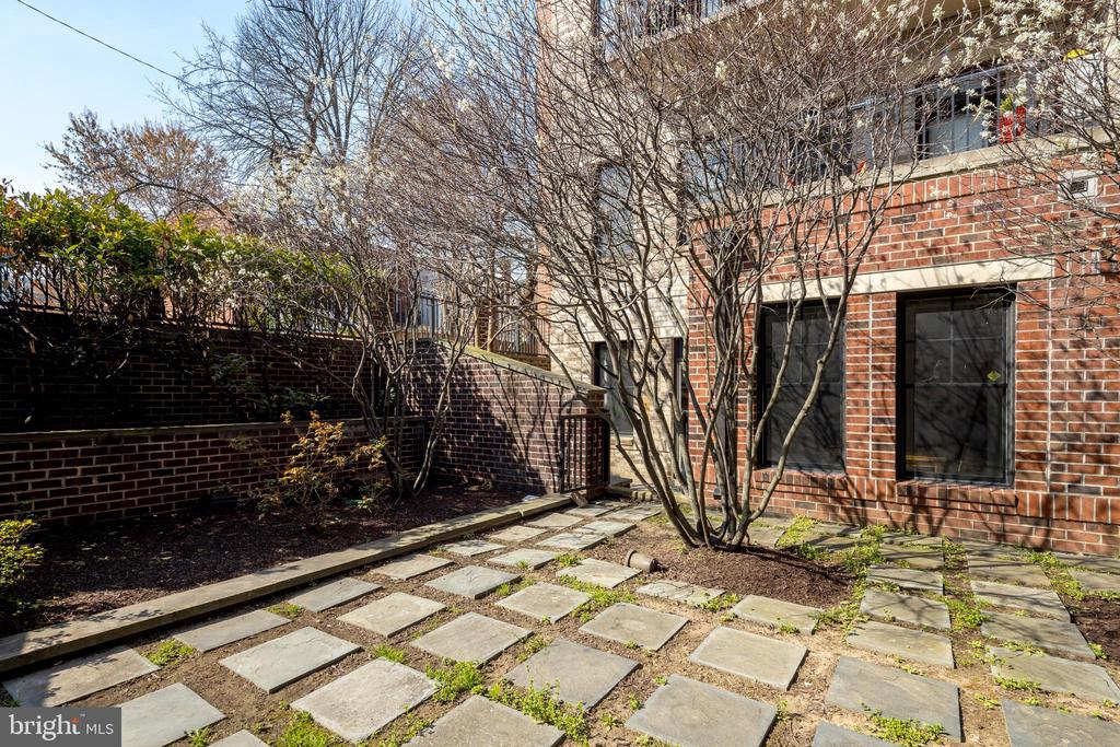 181 E REED AVENUE 103