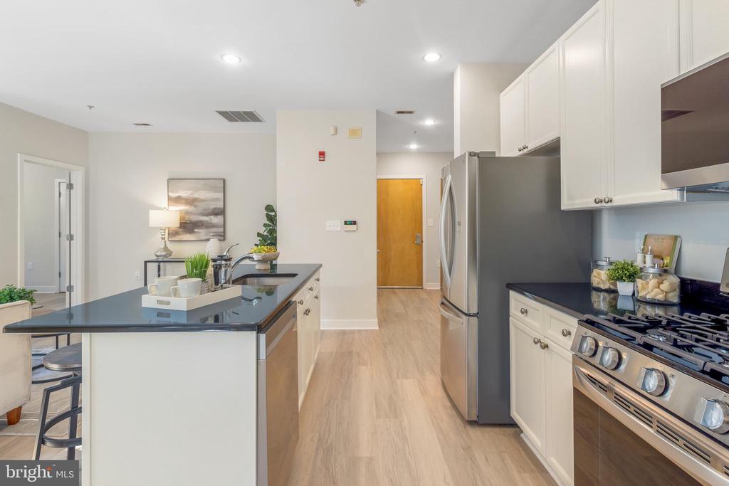 181 E REED AVENUE 103