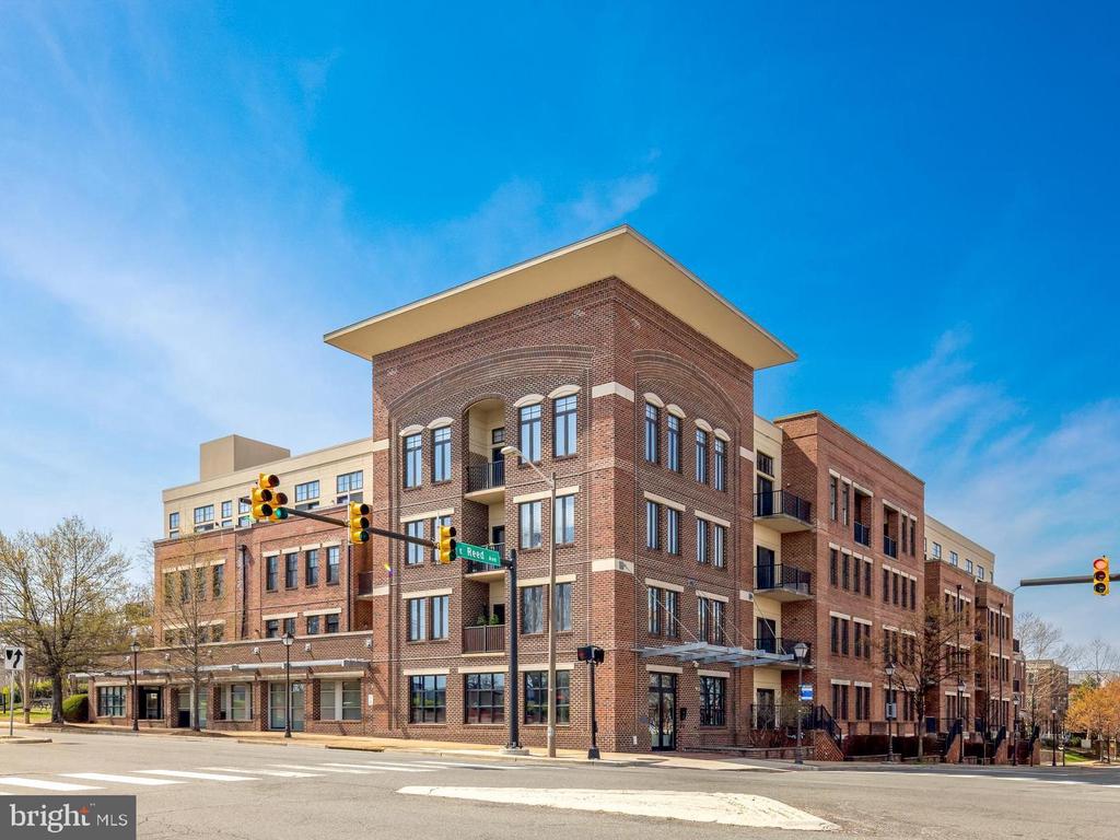 181 E REED AVENUE 103