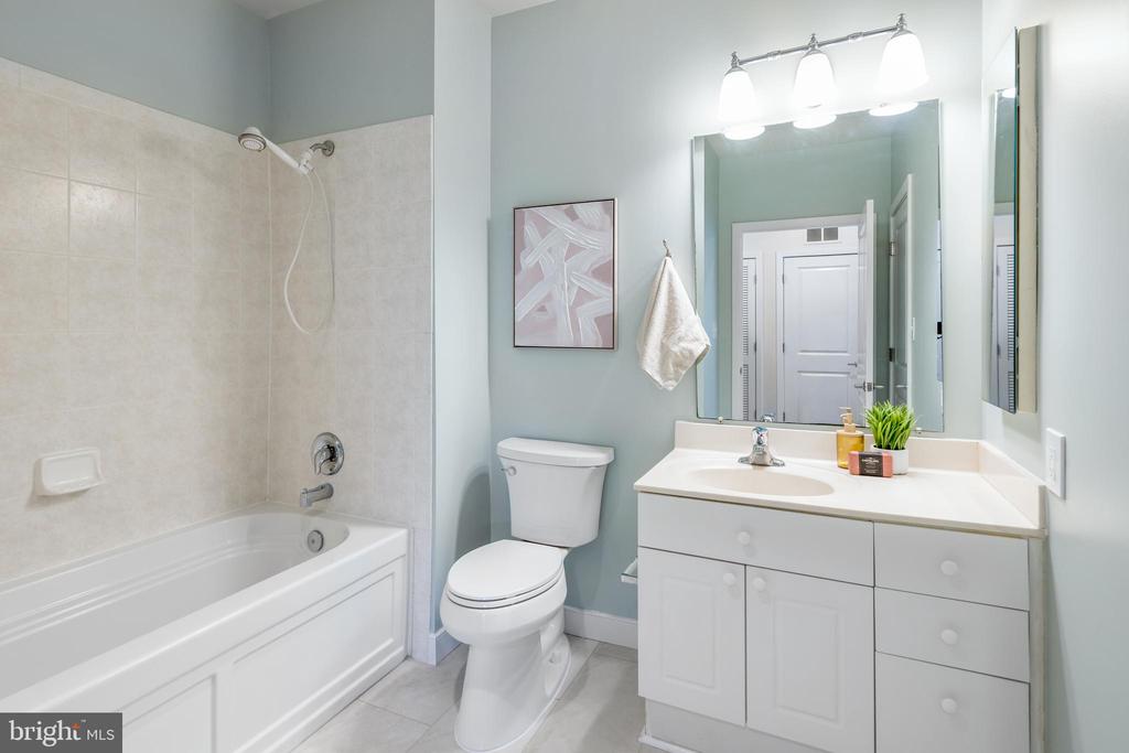 181 E REED AVENUE 103