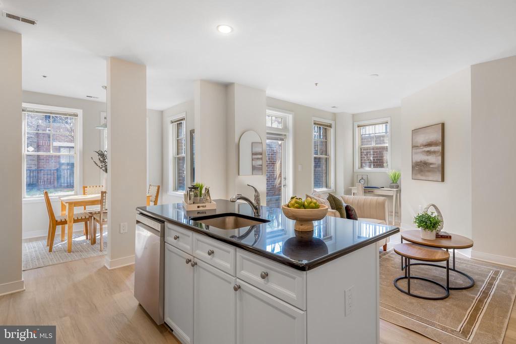 181 E REED AVENUE 103