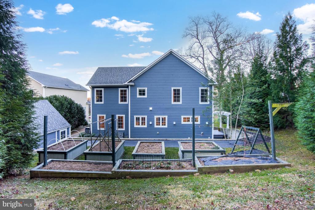 29 Boundary Ln