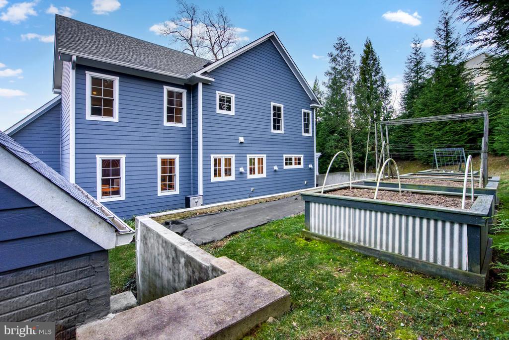 29 Boundary Ln