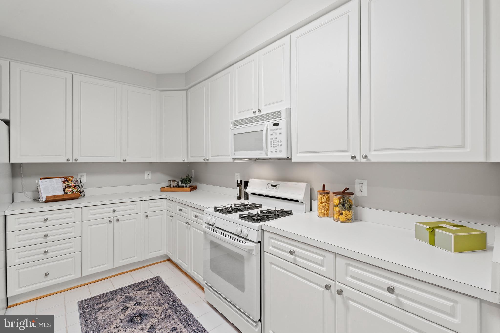 7691 LAVENHAM LANDING