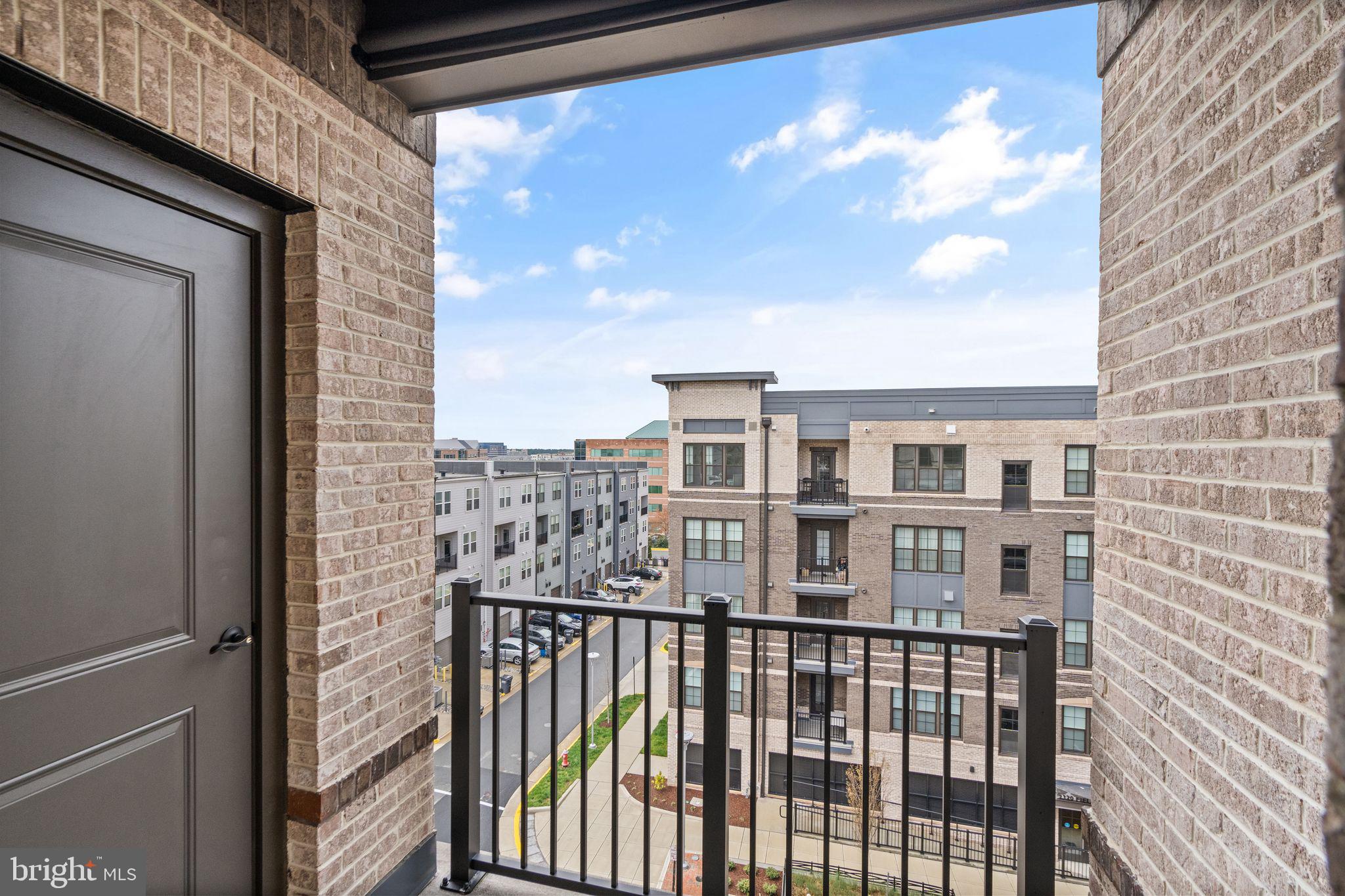 2319 Field Point Rd #401