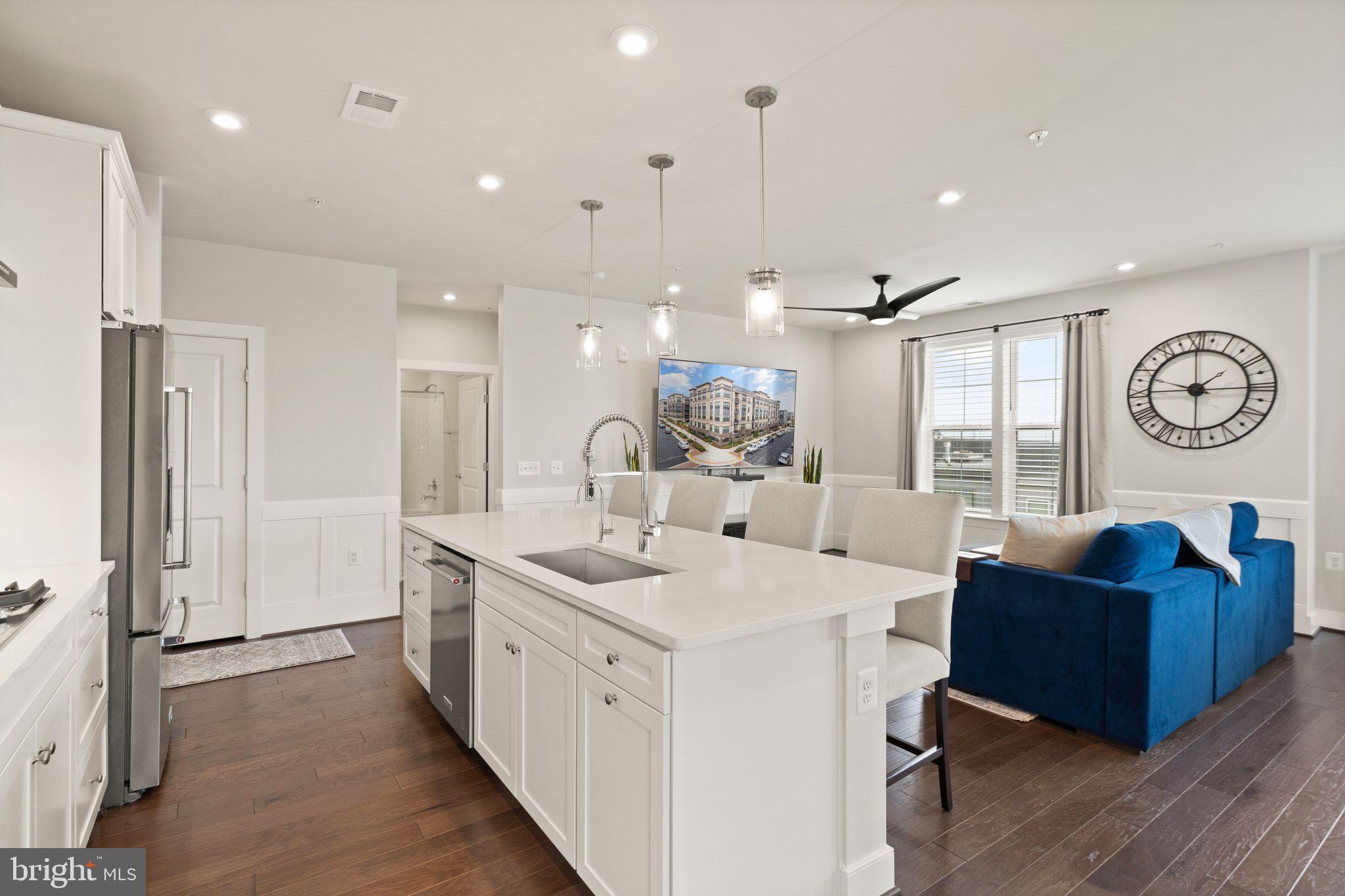 2319 Field Point Rd #401