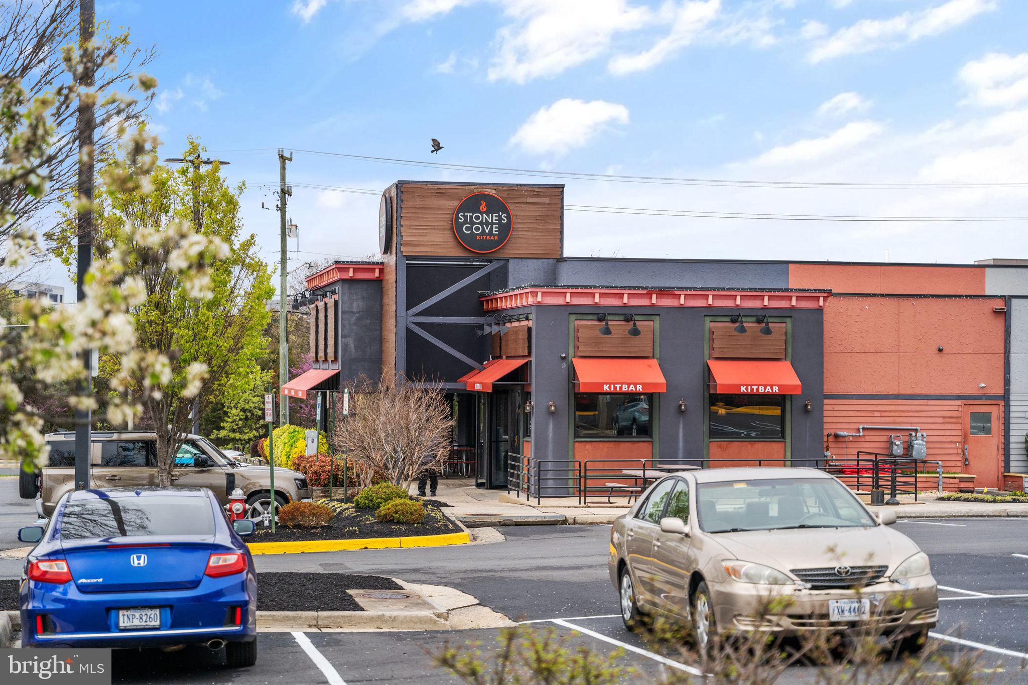 2319 Field Point Rd #401