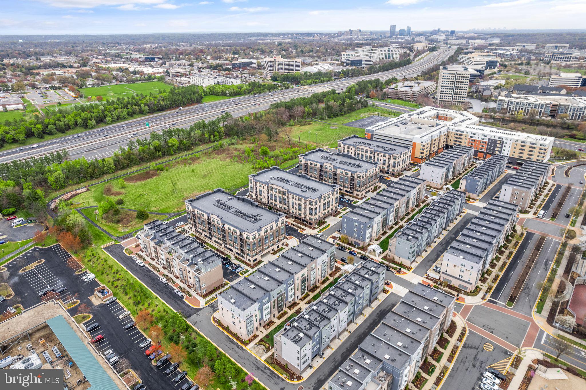 2319 Field Point Rd #401