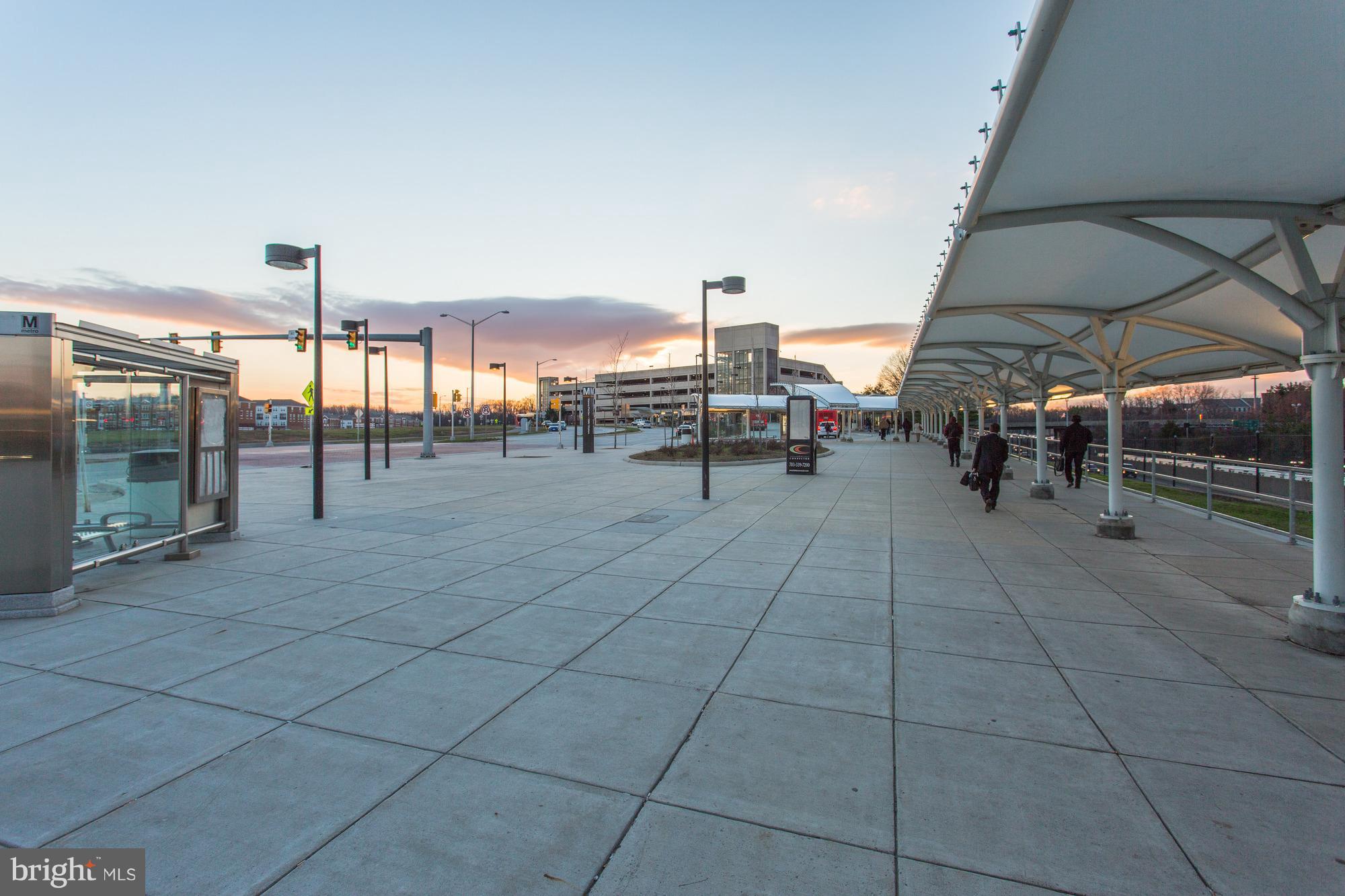 2907 BLEEKER ST #405