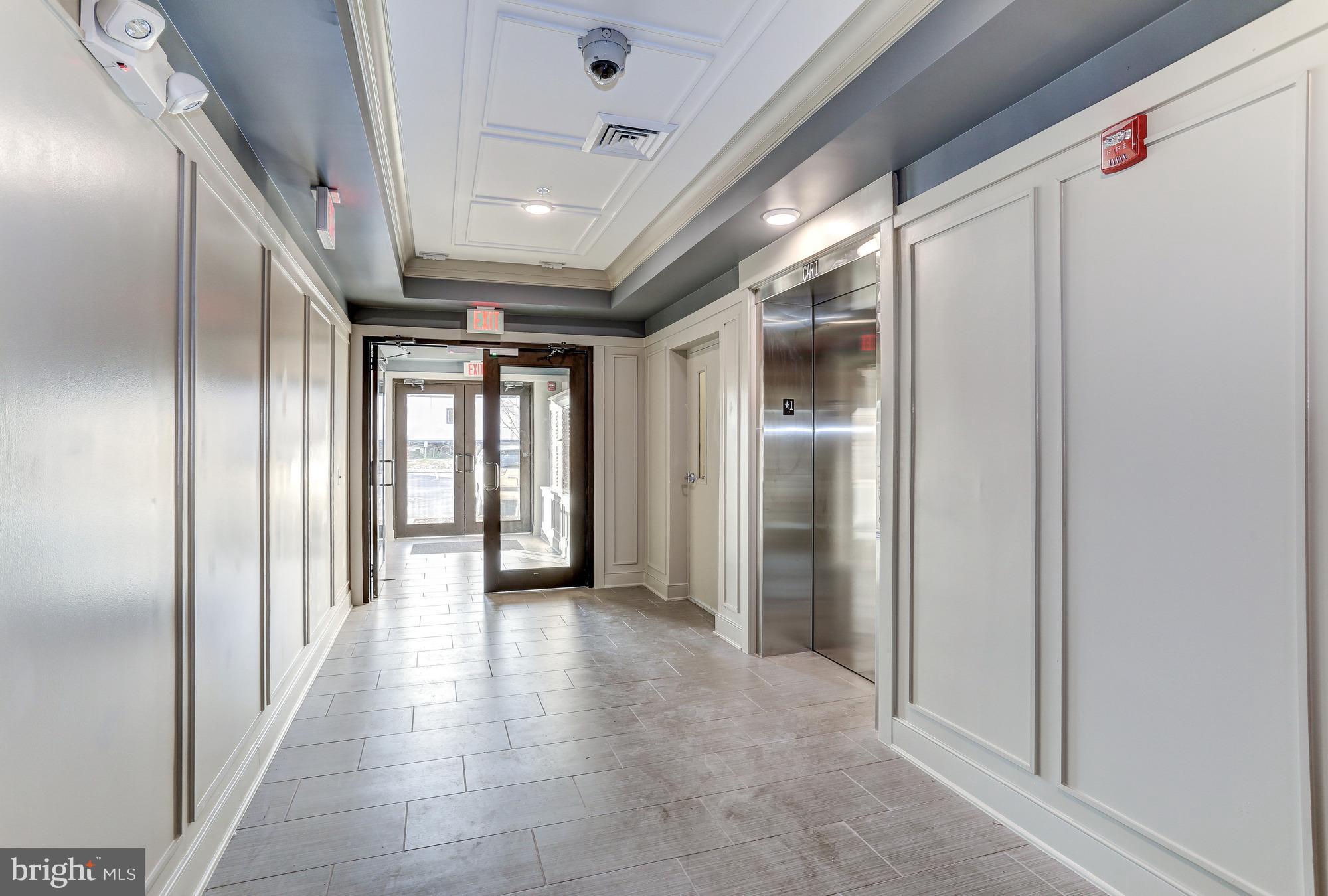 2907 BLEEKER ST #405