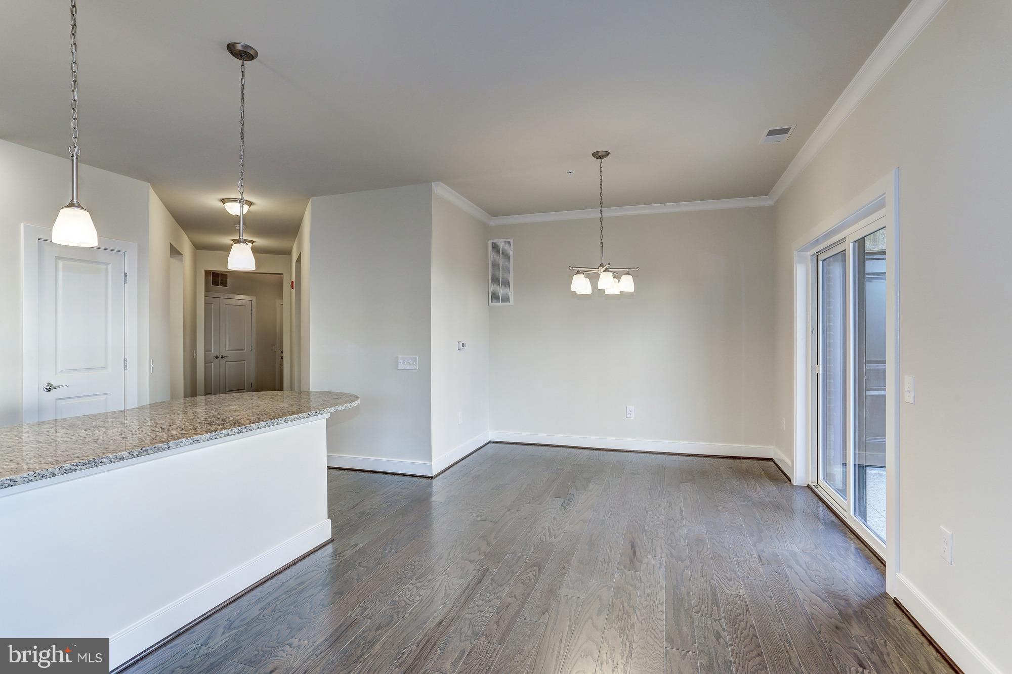 2907 BLEEKER ST #405